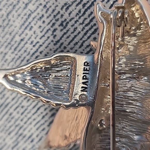 Napier Vintage Flying Pig Brooch | Pink Enamel | Gold Glitter Wings | Signed - Picture 3 of 3